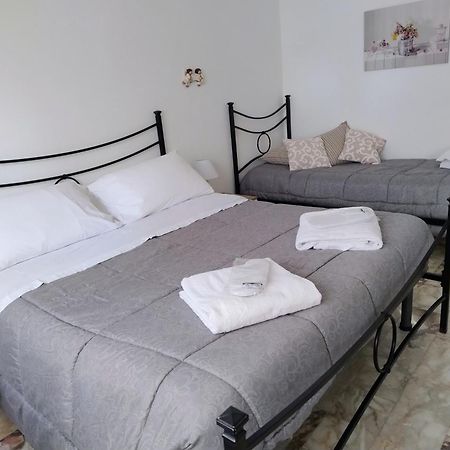 Bilocale Climatizzato A 850M Dalla Spiaggia Casa Katia Marina di Massa Bagian luar foto